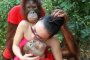 Мария Илева се целува с маймуни