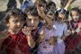  Стотици деца бежанци сами минават през центрове без условия в България