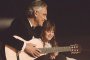 Андреа Бочели и дъщеря му пеят коледна песен (Алилуя)