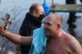 36-годишен извади Богоявленския кръст от езерото в Дружба