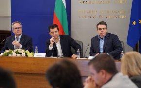 На срещата в детайли бяха обсъдени възможностите България да удвои и задържи високите си темпове на растеж през следващите 15 години, за да достигне бързо до средноевропейските нива на доходи