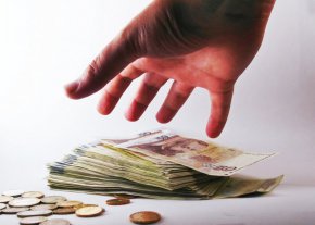 
КНСБ настоява за ръст на доходите за всички работещи в бюджетната сфера с 10 процента от 1 юли 2023 година, за да се компенсира прогнозираната инфлация до края на годината