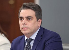 Членството на България в еврозоната се очаква на 1 януари 2025 г., заяви министърът на финансите Асен Василев след среща с гръцкия си колега Ставрос Папаставру в Министерството на финансите.