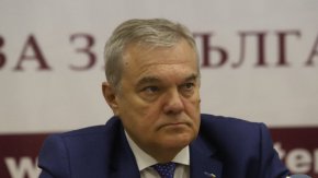 Министърът на отбраната Тодор Тагарев е заминал за визитата си в САЩ в средата на януари без покана от там.