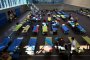 Украински военни бежанци са настанени в спортна зала, оборудвана с легла за лагера, в малкото баварско село Айхенау близо до Мюнхен, Германия, на 24 март. (Christof Stache/AFP/Getty Images)
