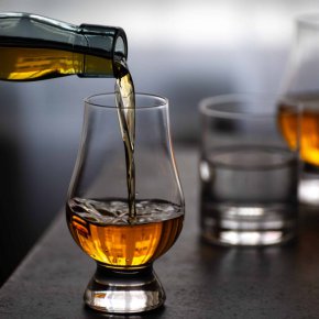 През миналата година Латвия стана най-големият доставчик на уиски в Русия, като достигна продажби за 250 млн. долара и изпревари всички останали износители заедно, сочат данни от индустрията.