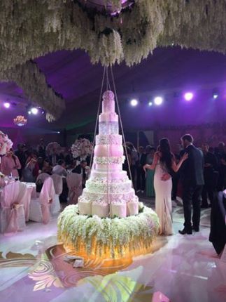 Торта с полилей падна от тавана на сватбата на Яна Стайкова и Петко Пишинов