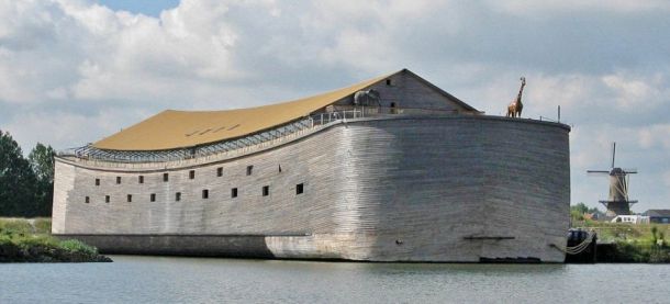 Реплика на Ноевия ковчег отплава за Израел