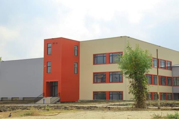 Нови училищни сгради и салони в София